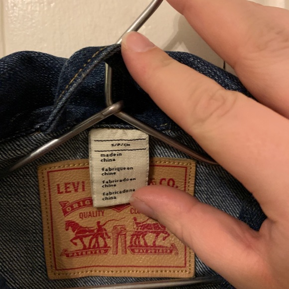 Levi’s distressed denim jacket - Picture 4 of 4